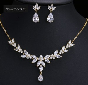 Zestaw zlotej bizuterii kolczyki naszyjnik.jpg