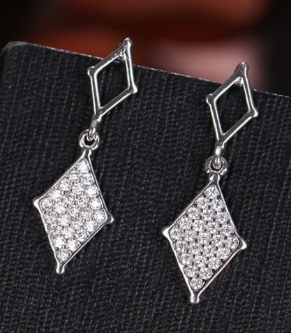 Kolczyki srebrne romby cyrkonie.jpg