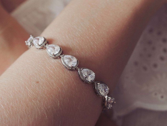 bransoletka slubna srebrna lezki cyrkonie.jpg