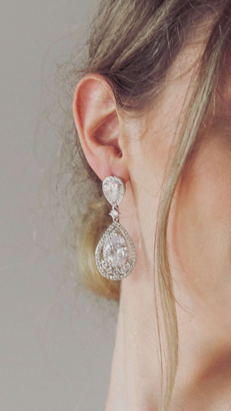 srebrne kolczyki wiszace krysztalki