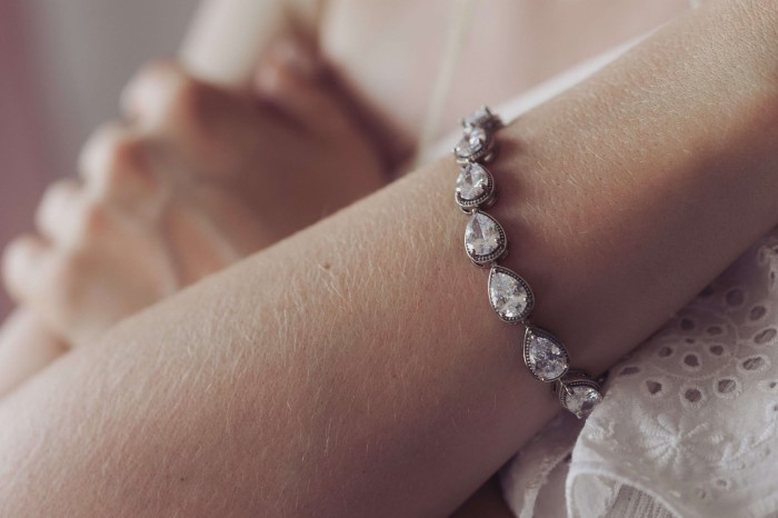 srebrna slubna bransoletka cyrkonie.jpg