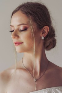 delikatna srebrna bizuteria slubna