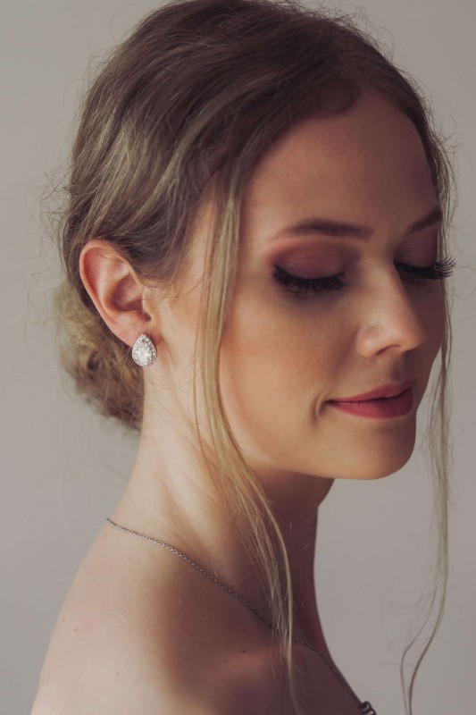 delikatne srebrne kolczyki z cyrkoniami