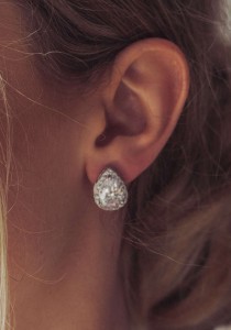 delikatne srebrne kolczyki cyrkonie.jpg