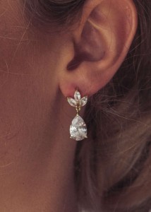 zlote wiszace kolczyki z cyrkoniami.jpg