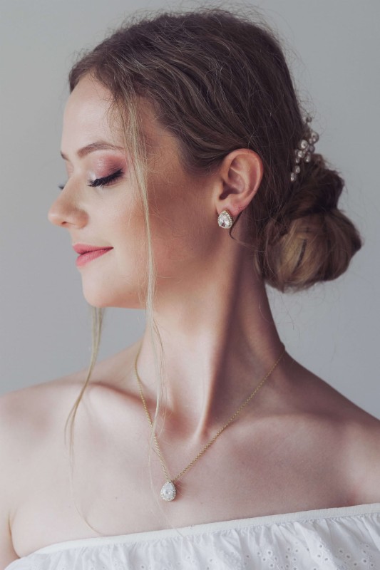 komplet zlotej delikatnej bizuterii kolczyki naszyjnik