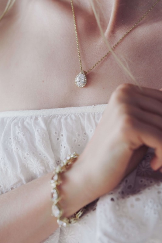 zloty delikatny naszyjnik z cyrkoniami