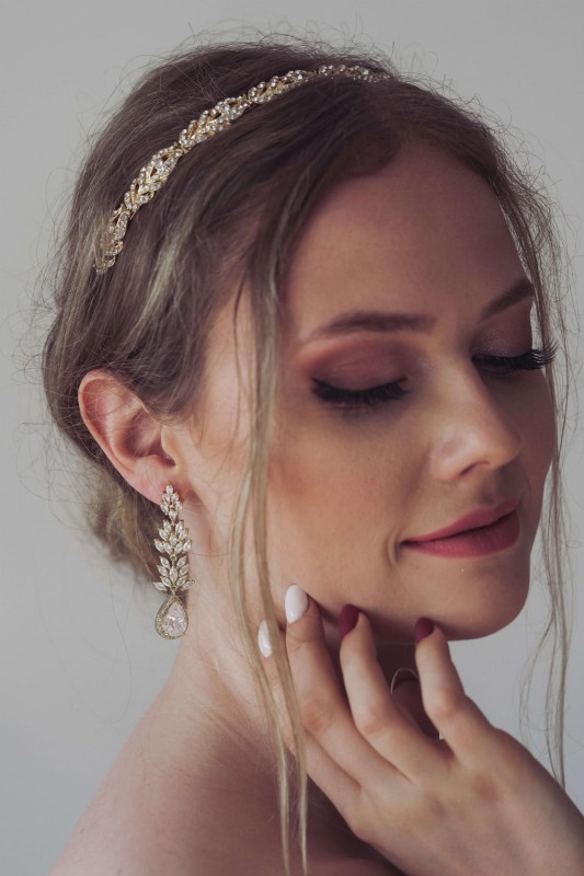 zlote dlugie kolczyki motyw roslinny