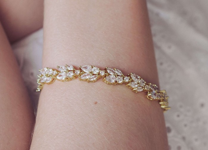 zlota elegancka bransoletka z cyrkoniami.jpg