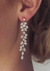 zlote wiszace kolczyki motyw roslinny.jpg