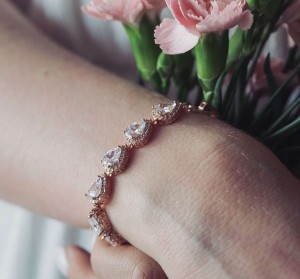bransoletka slubna rozowe zloto cyrkonie.jpg
