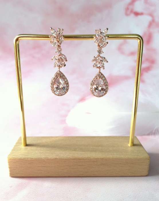 delikatne kolczyki slubne rozowe zloto.jpg