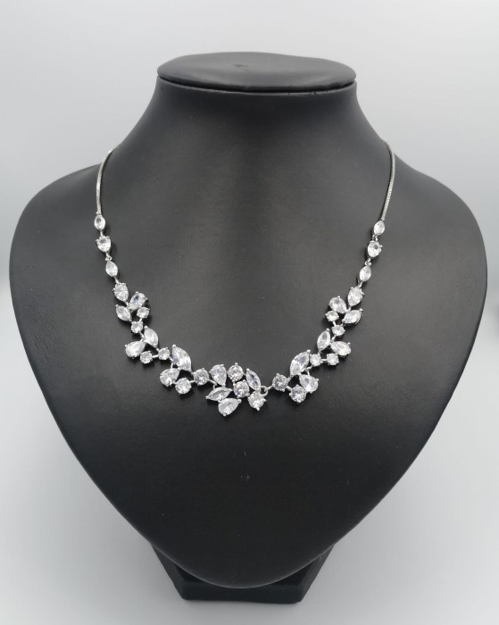 srebrny naszyjnik slubny z cyrkoniami motyw roslinny.jpg