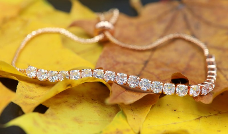 delikatna bransoletka slubna rozowe zloto krysztaly.JPG