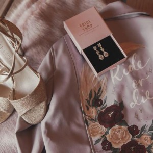 Delikatne zlote kolczyki slubne z cyrkoniami