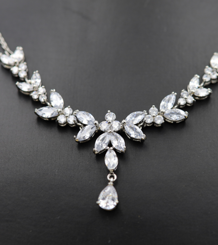 srebrny naszyjnik slubny cyrkonie.png