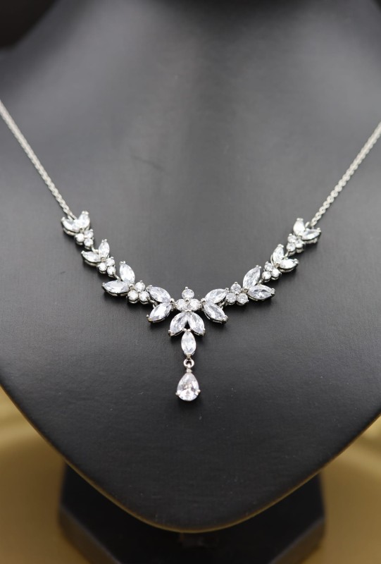 srebrny naszyjnik slubny cyrkonie motyw roslinny.JPG