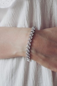 srebrna bransoletka slubna z listkami motyw roslinny.jpg