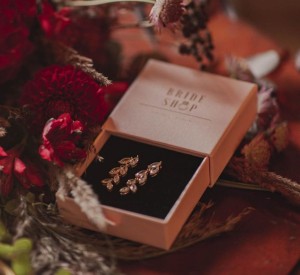 zlote kolczyki slubne motyw roslinny listki.jpg