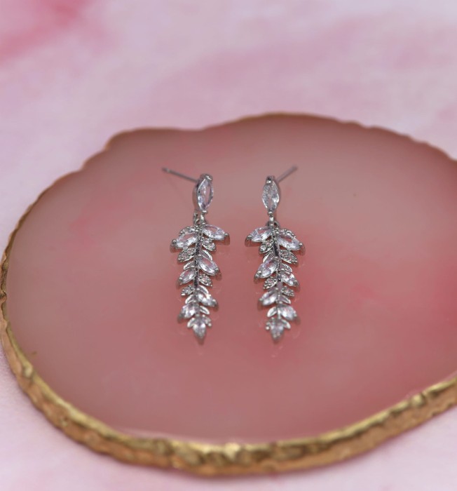 delikatne srebrne kolczyki slubne motyw roslinny.JPG