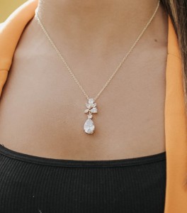 zloty naszyjnik slubny z cyrkoniami.jpg