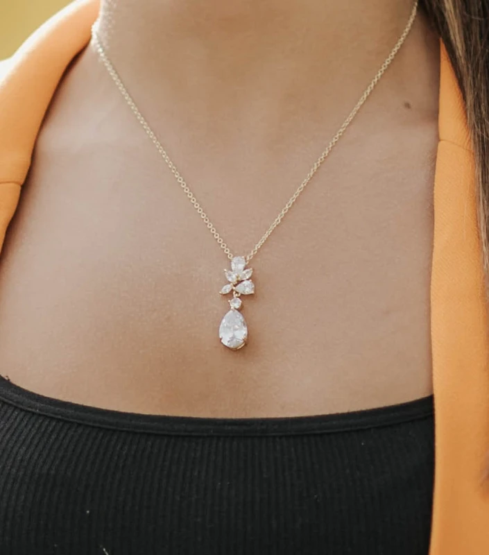 zloty naszyjnik slubny z cyrkoniami.jpg