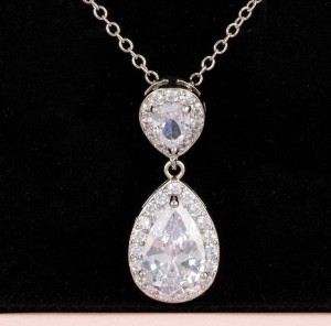 delikatny srebrny naszyjnik slubny.jpg