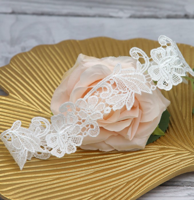 biala podwiazka koronkowa.JPG