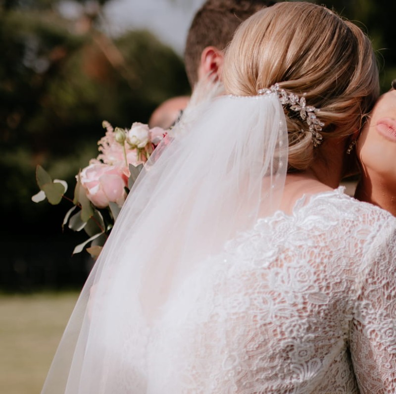 srebrny grzebyk slubny z listkami cyrkonie.jpg