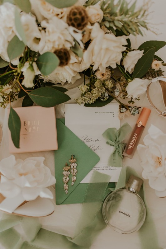 Zlote kolczyki slubne cyrkonie listki