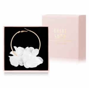 Złote kolczyki koła białe kwiaty