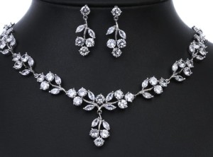 Zestaw bizuterii kolczyki naszyjnik srebrny.jpg