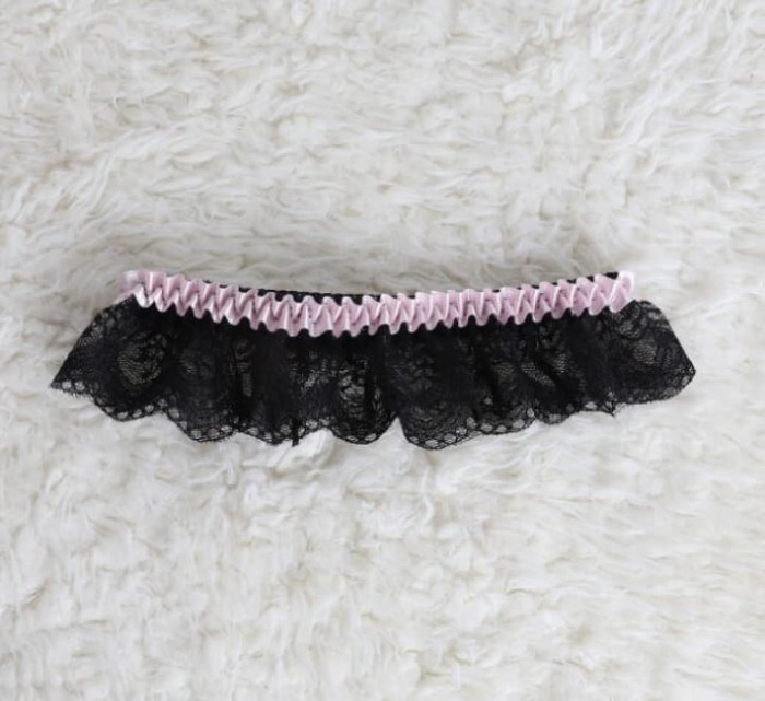 Podwiazka czarna koronkowa z rozowa ozdoba .jpg