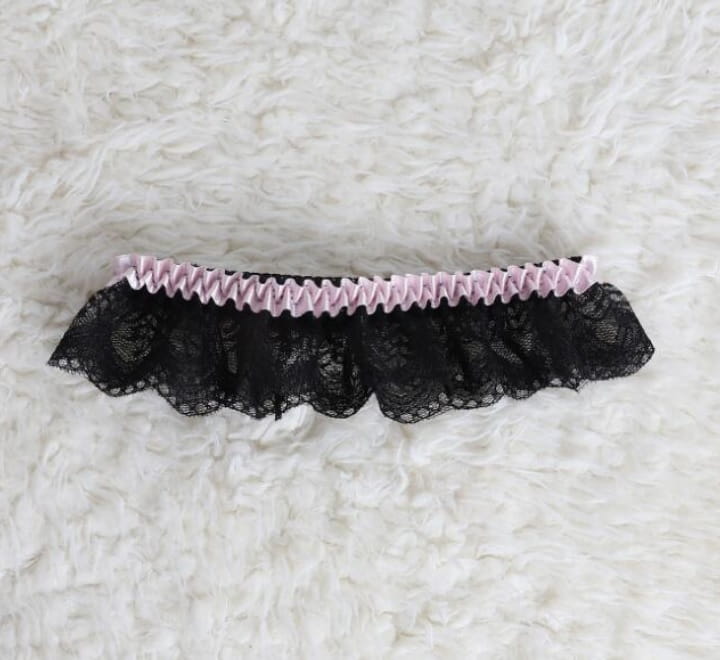 Podwiazka czarna koronkowa z rozowa ozdoba .jpg